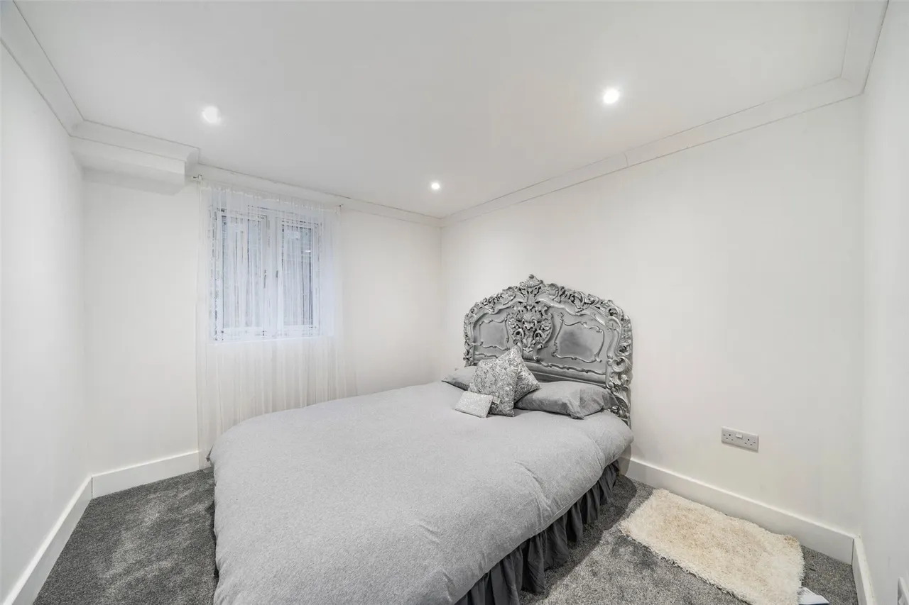 Manse Way, BR8, photo 21