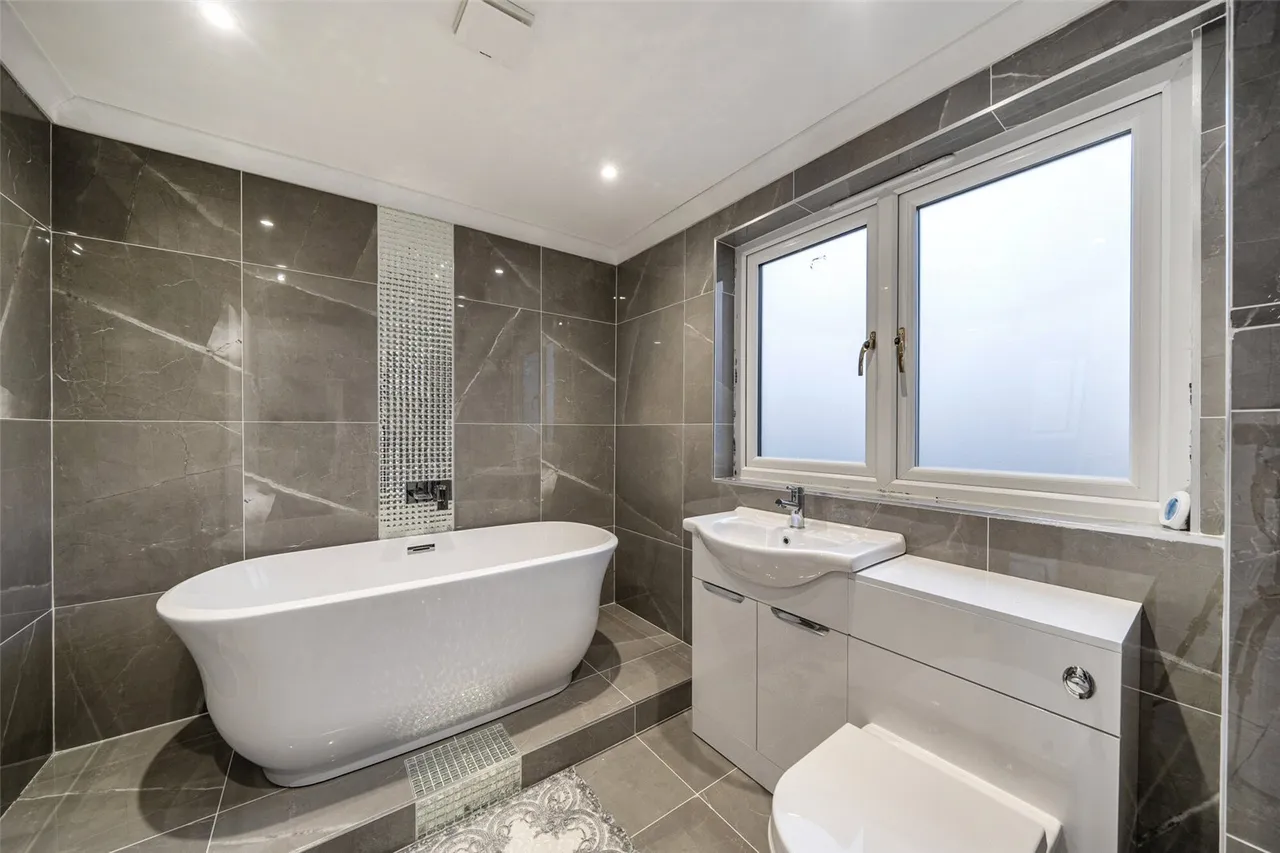 Manse Way, BR8, photo 13