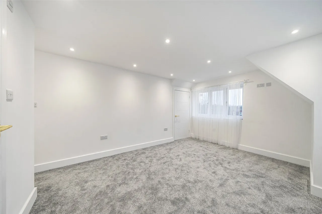 Manse Way, BR8, photo 24