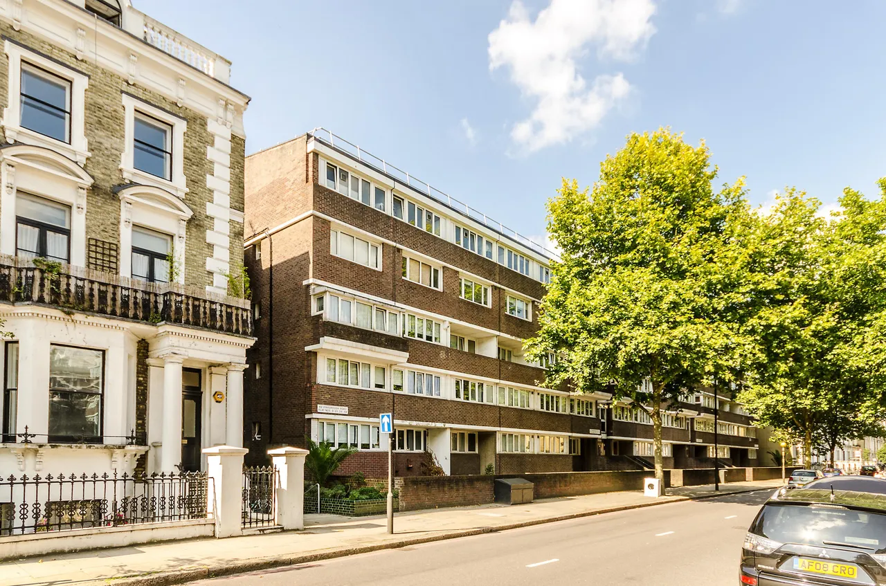 4 bed flat to rent — Flat 9, 62 Finborough Road, London