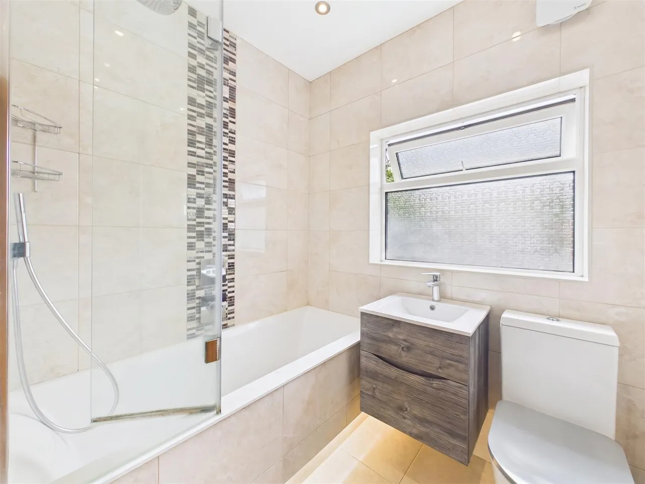 Seaton Gardens, Ruislip, HA4 0AX, photo 3