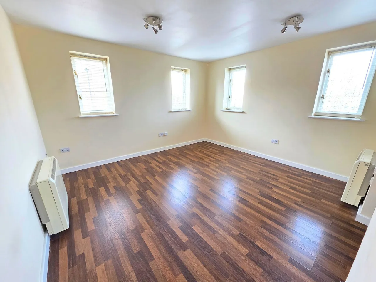 Pine Street, Fairford Leys, HP19, photo 3