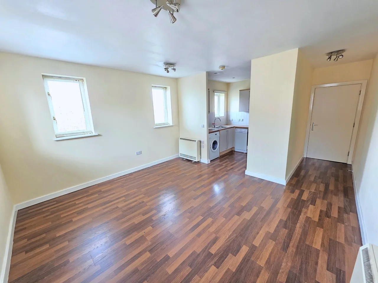 Pine Street, Fairford Leys, HP19, photo 2