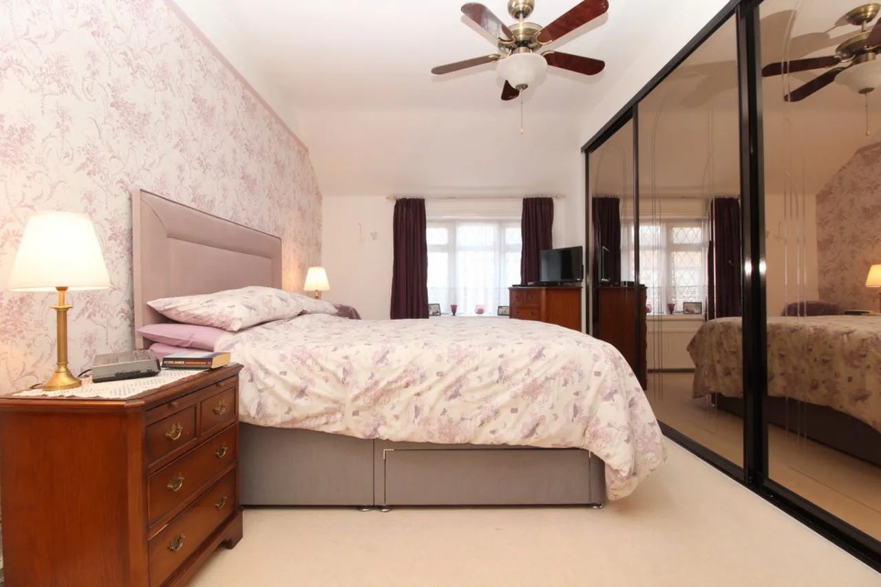 Springfield Road, Ashford, TW15, photo 13