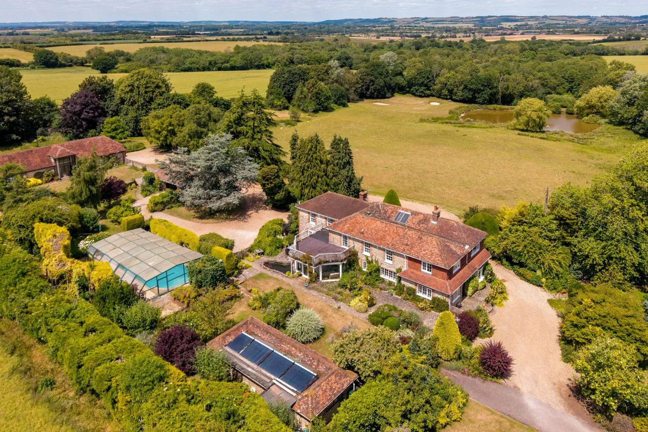 6 bed house for sale — Court-At-Street, Hythe, Kent, CT21 4PE