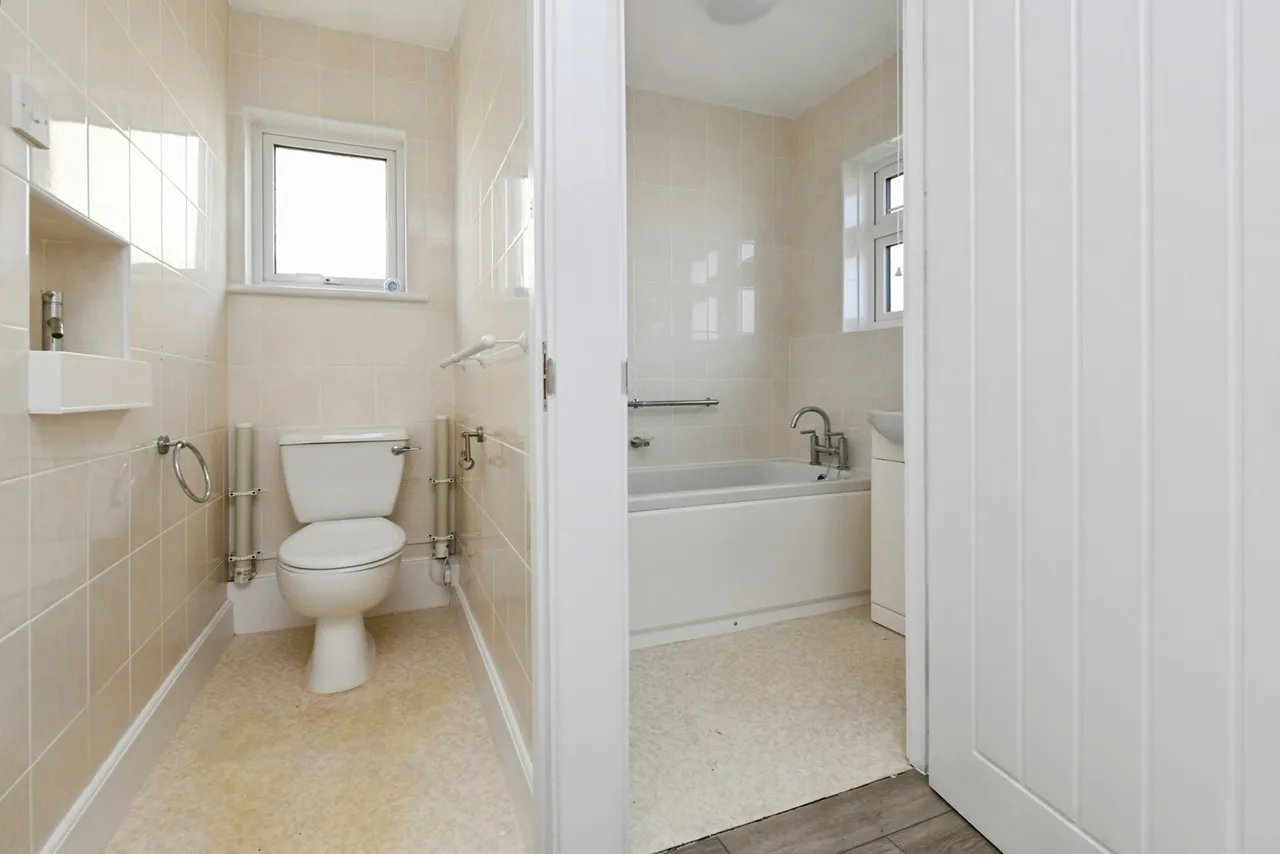 Eastern Road, RAYLEIGH, Essex, SS6, photo 8