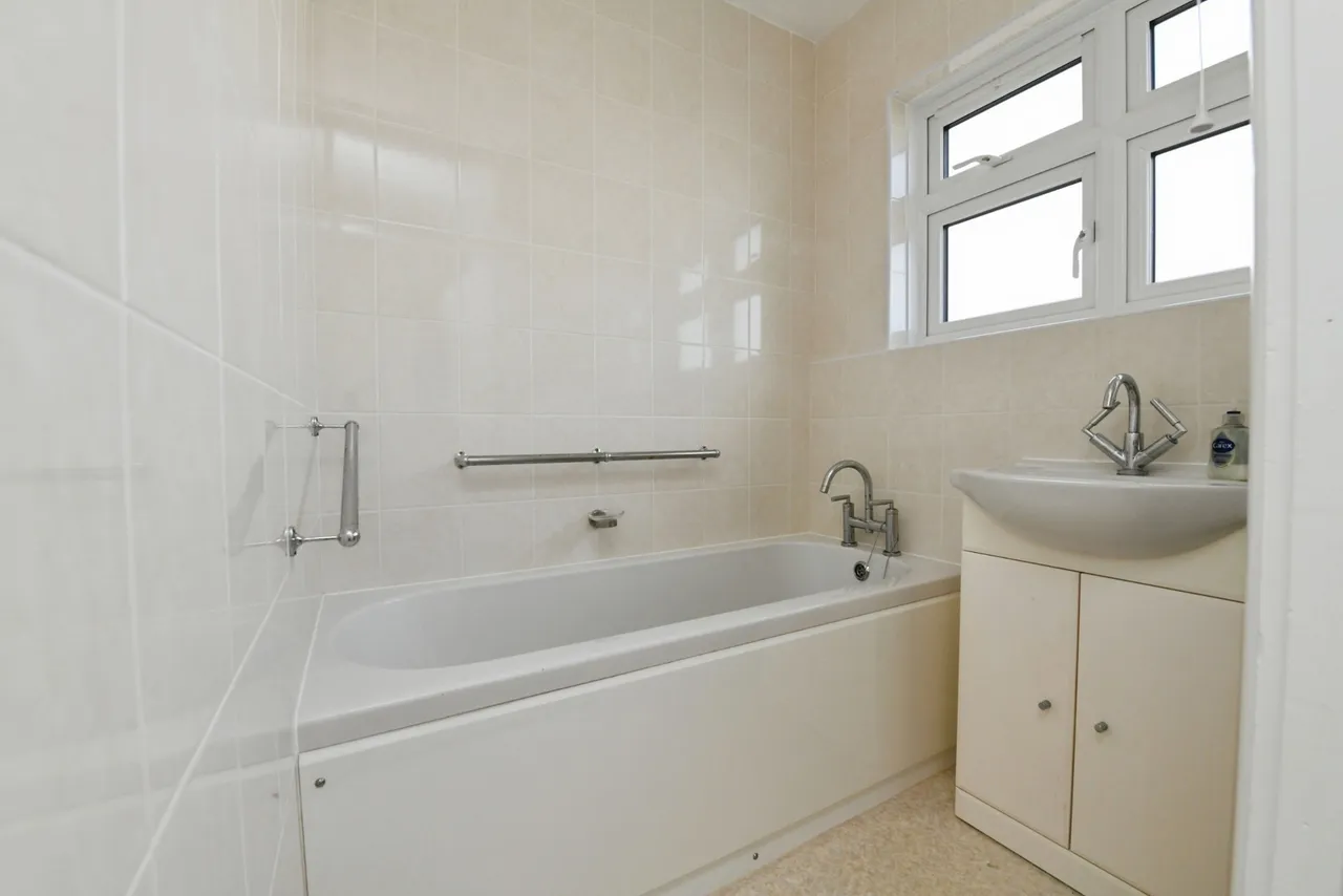 Eastern Road, RAYLEIGH, Essex, SS6, photo 19