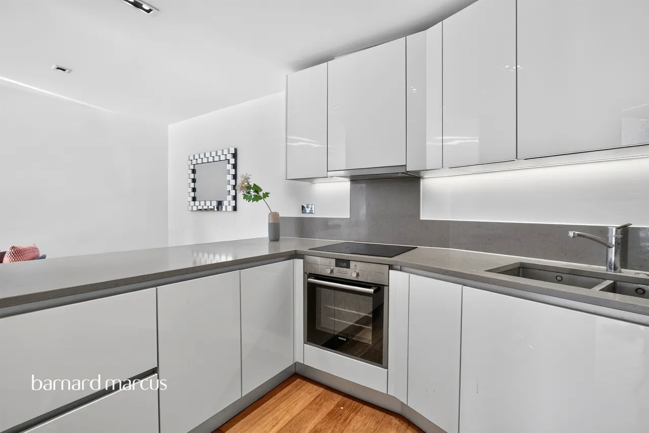 Longfield Avenue, London, W5, photo 5