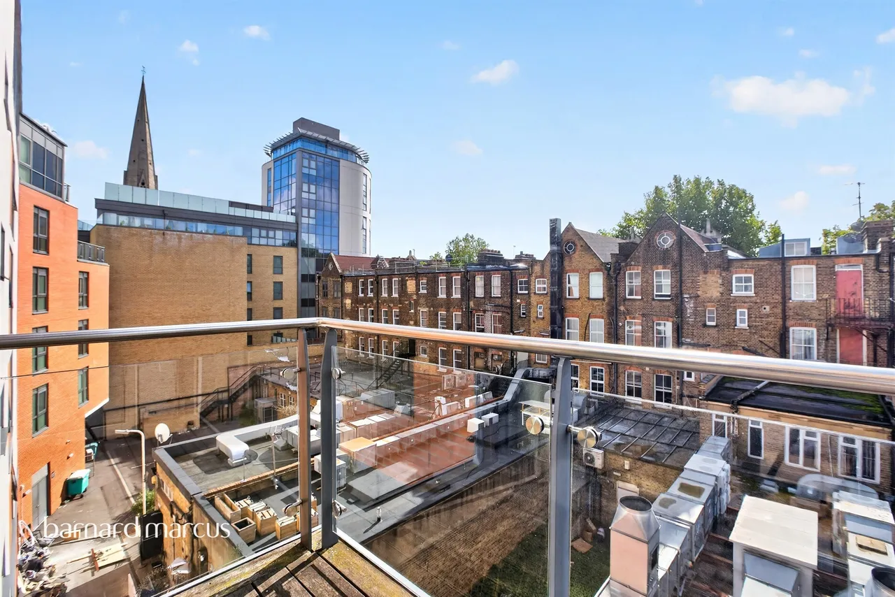 Longfield Avenue, London, W5, photo 3