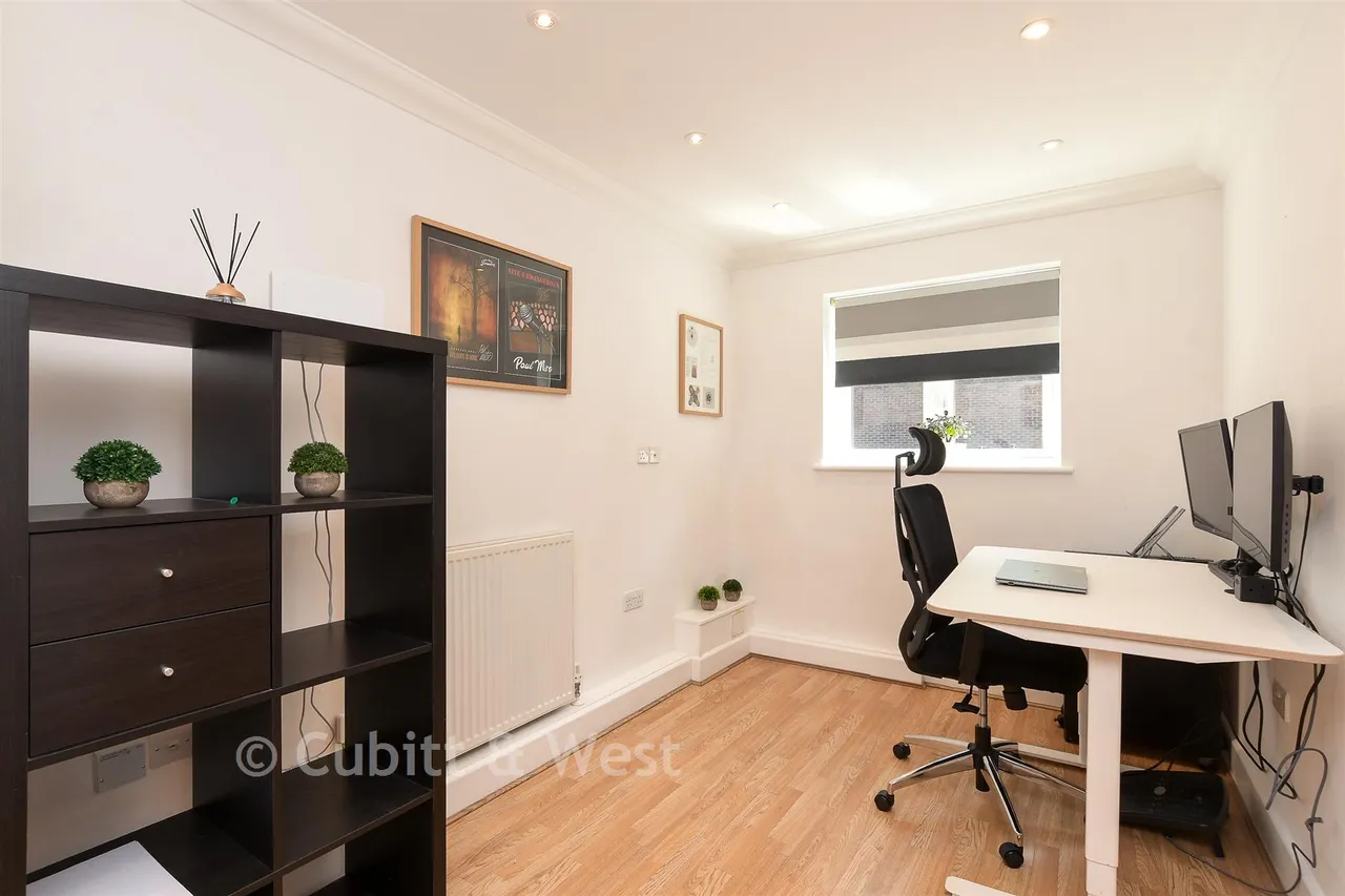Tupwood Gardens, Caterham, CR3, photo 10