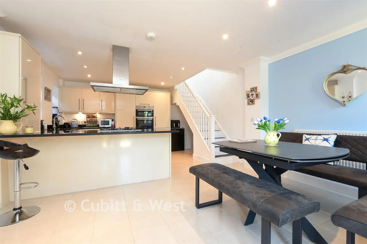 Tupwood Gardens, Caterham, CR3, photo 5