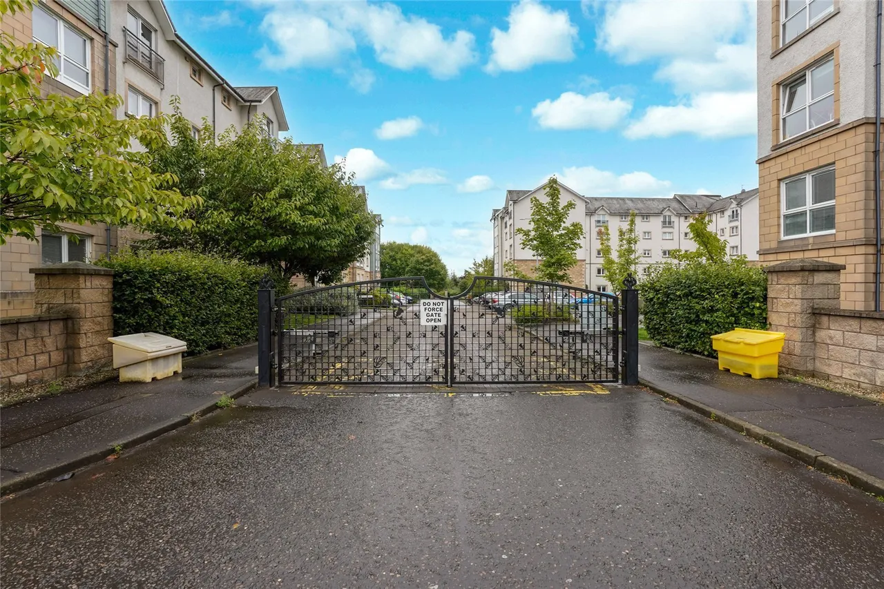 Old Harbour Square, Stirling, Stirlingshire, FK8, photo 2