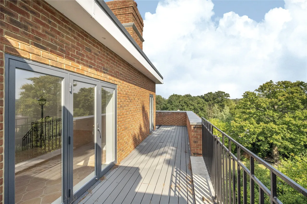 Coombe Hill Road, Kingston upon Thames, KT2, photo 6