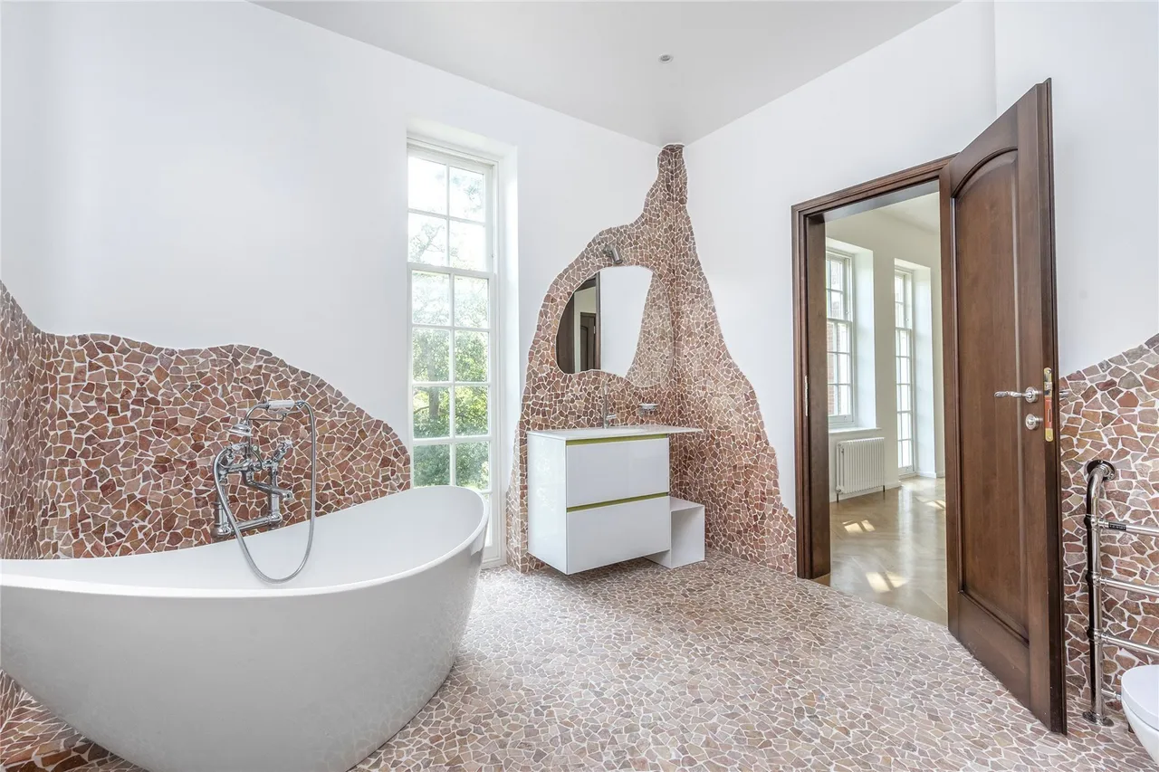 Coombe Hill Road, Kingston upon Thames, KT2, photo 12