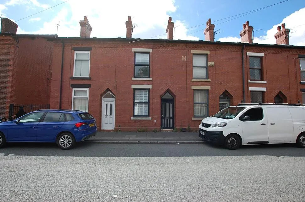 2 bed house to rent, Canterbury Street, Ashton-under-Lyne, OL6
