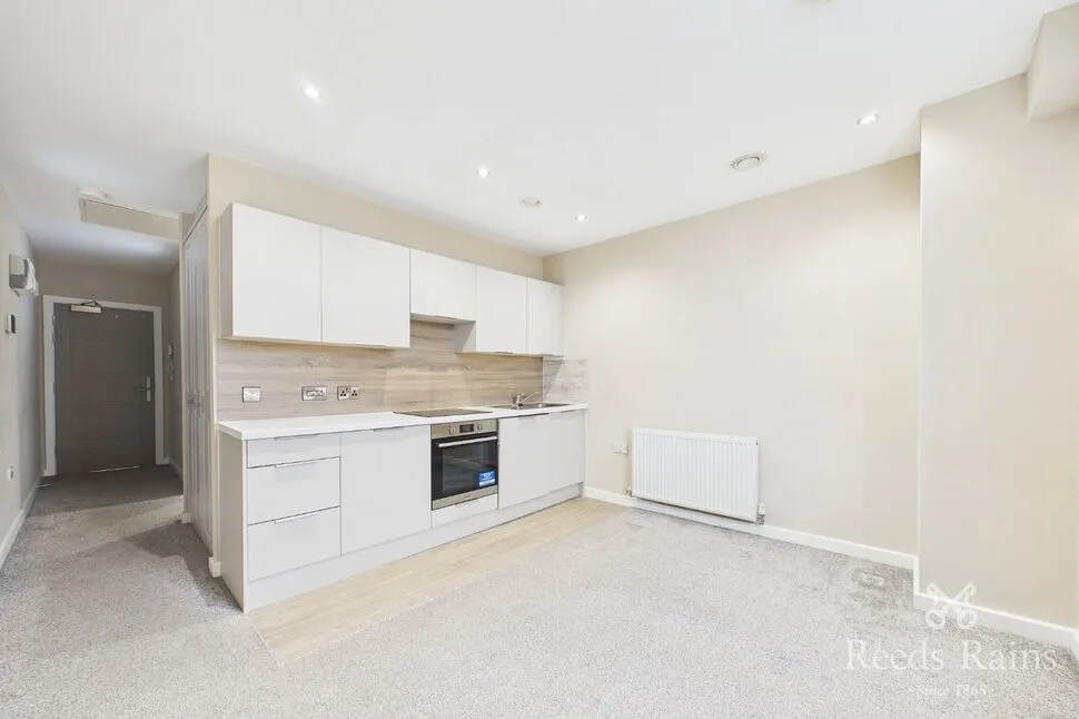 St. Thomas's Road, Chorley, PR7, photo 2
