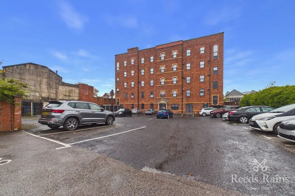 St. Thomas's Road, Chorley, PR7, photo 11