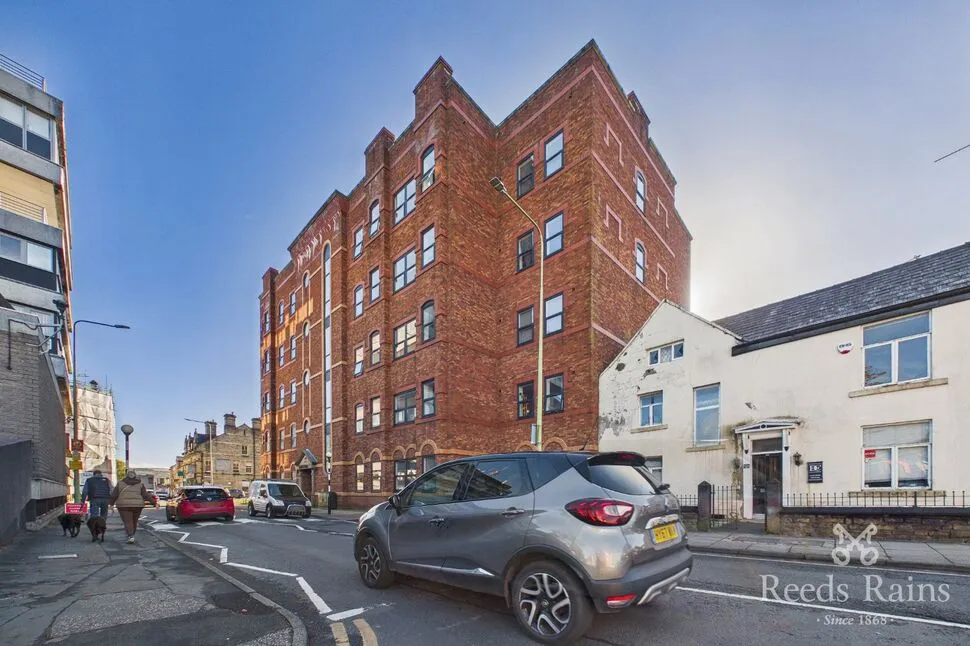 St. Thomas's Road, Chorley, PR7, photo 13