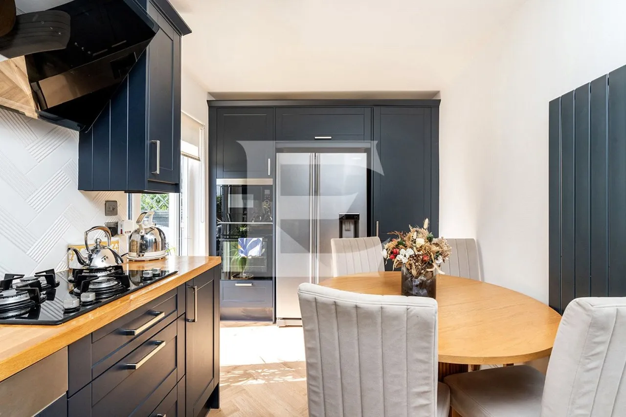 Grants Close, Mill Hill, NW7, photo 6