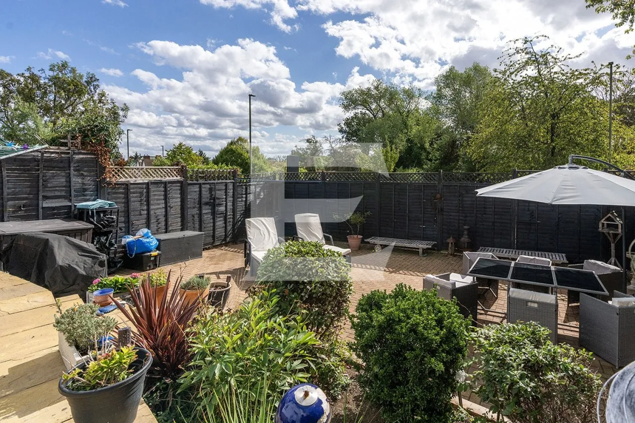 Grants Close, Mill Hill, NW7, photo 10