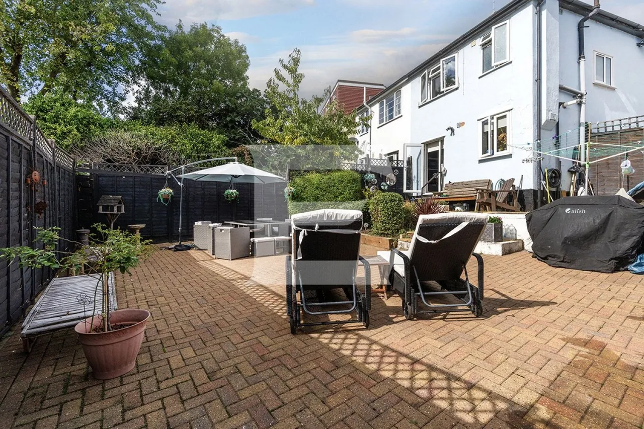 Grants Close, Mill Hill, NW7, photo 3