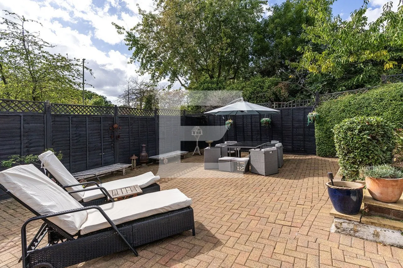 Grants Close, Mill Hill, NW7, photo 16