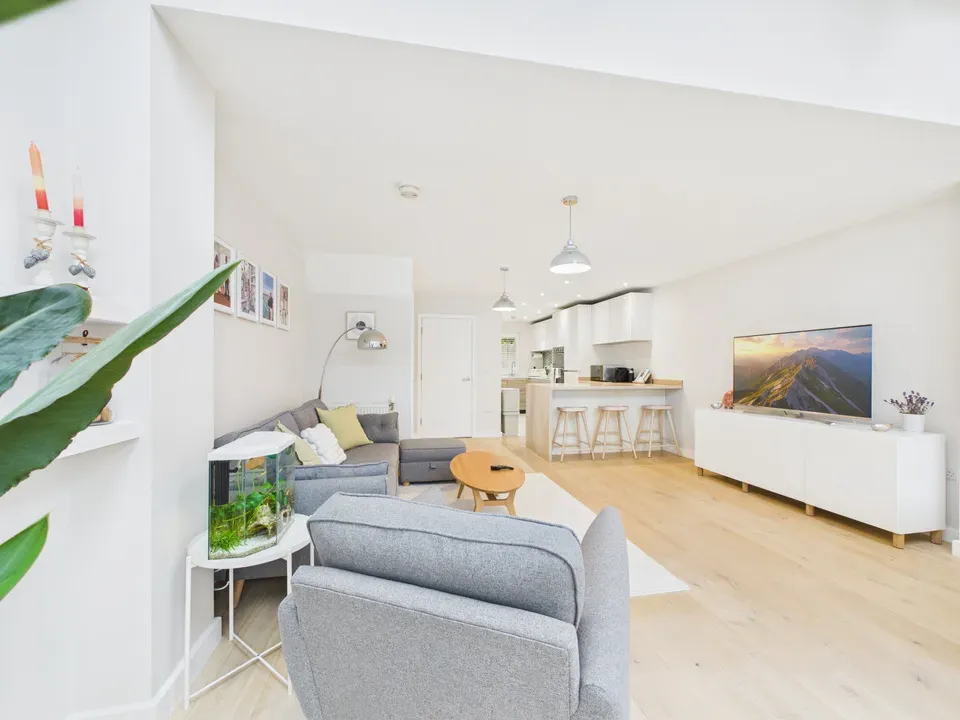 Palmer Avenue, Broadbridge Heath, photo 4