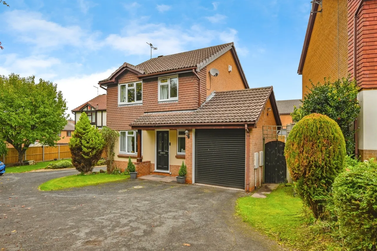 3 bed house for sale — Robin Close, Uttoxeter
