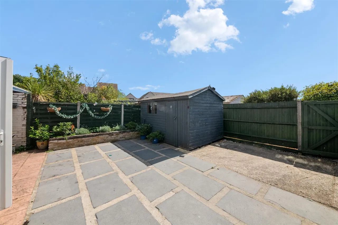 Peacock Avenue, Feltham, photo 11