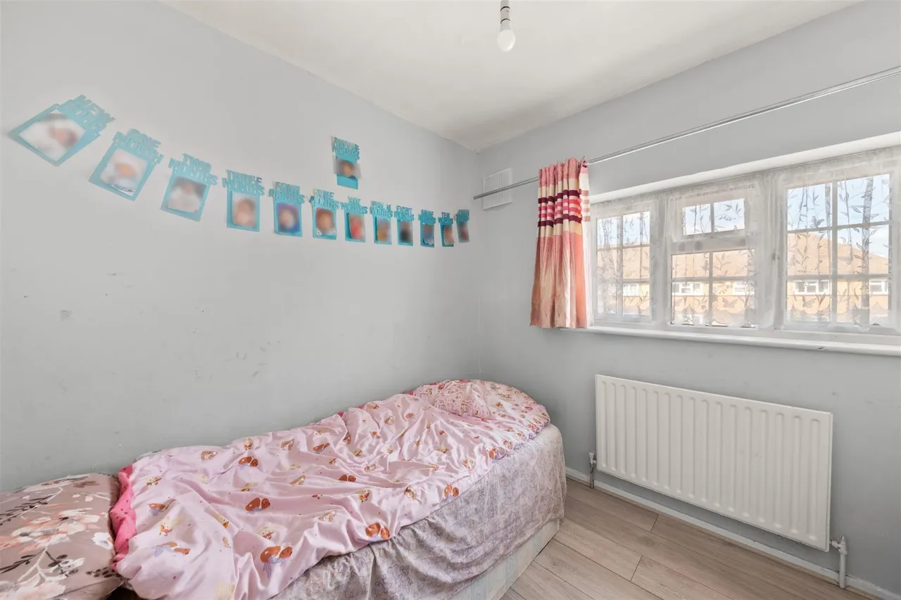 Peacock Avenue, Feltham, photo 8