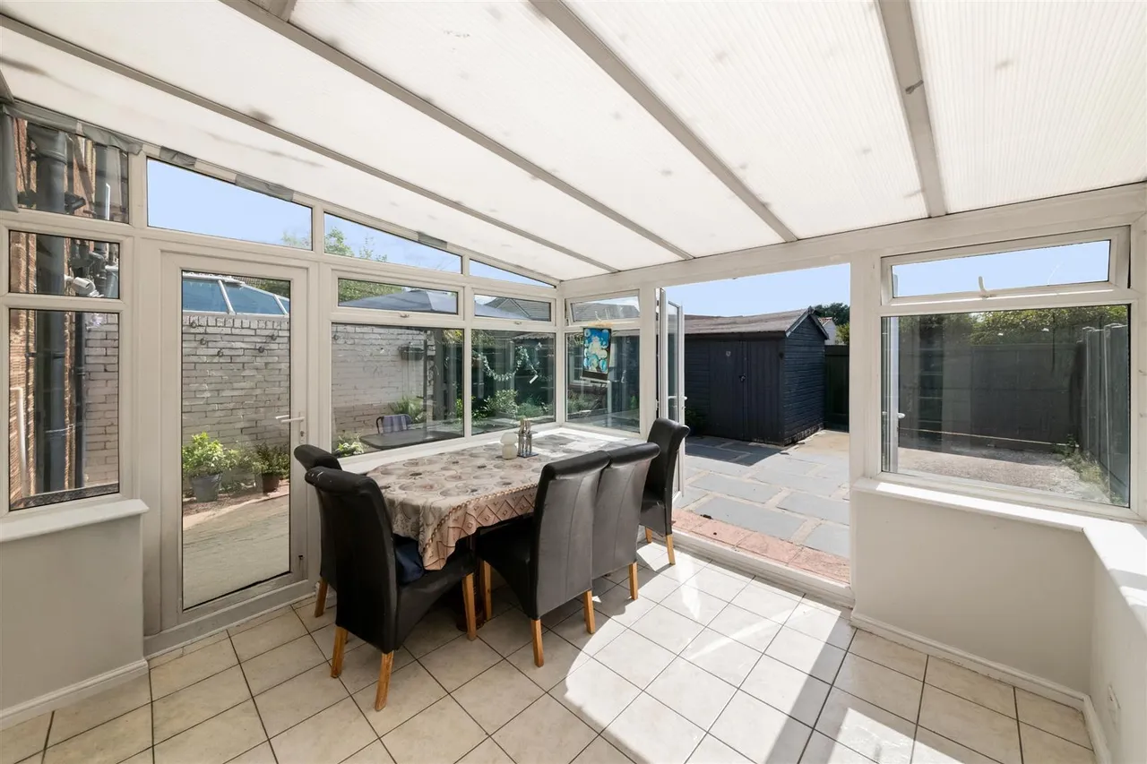 Peacock Avenue, Feltham, photo 5