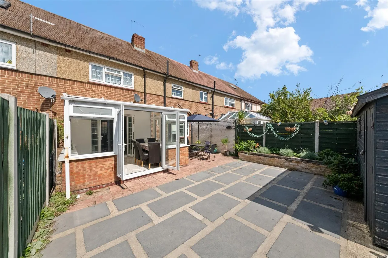 Peacock Avenue, Feltham, photo 13