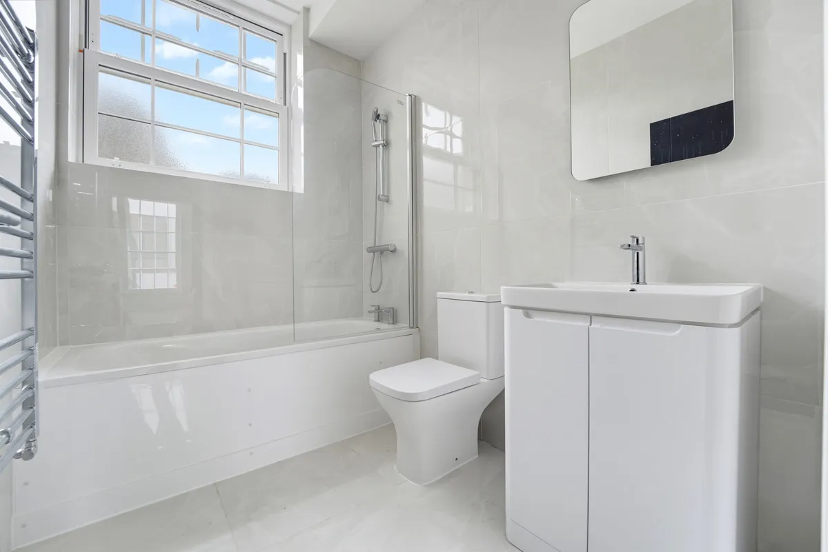 Uxbridge, UB8, photo 12