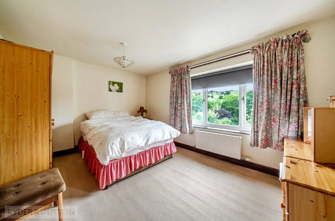 Coombes Lane, Charlesworth, SK13, photo 13
