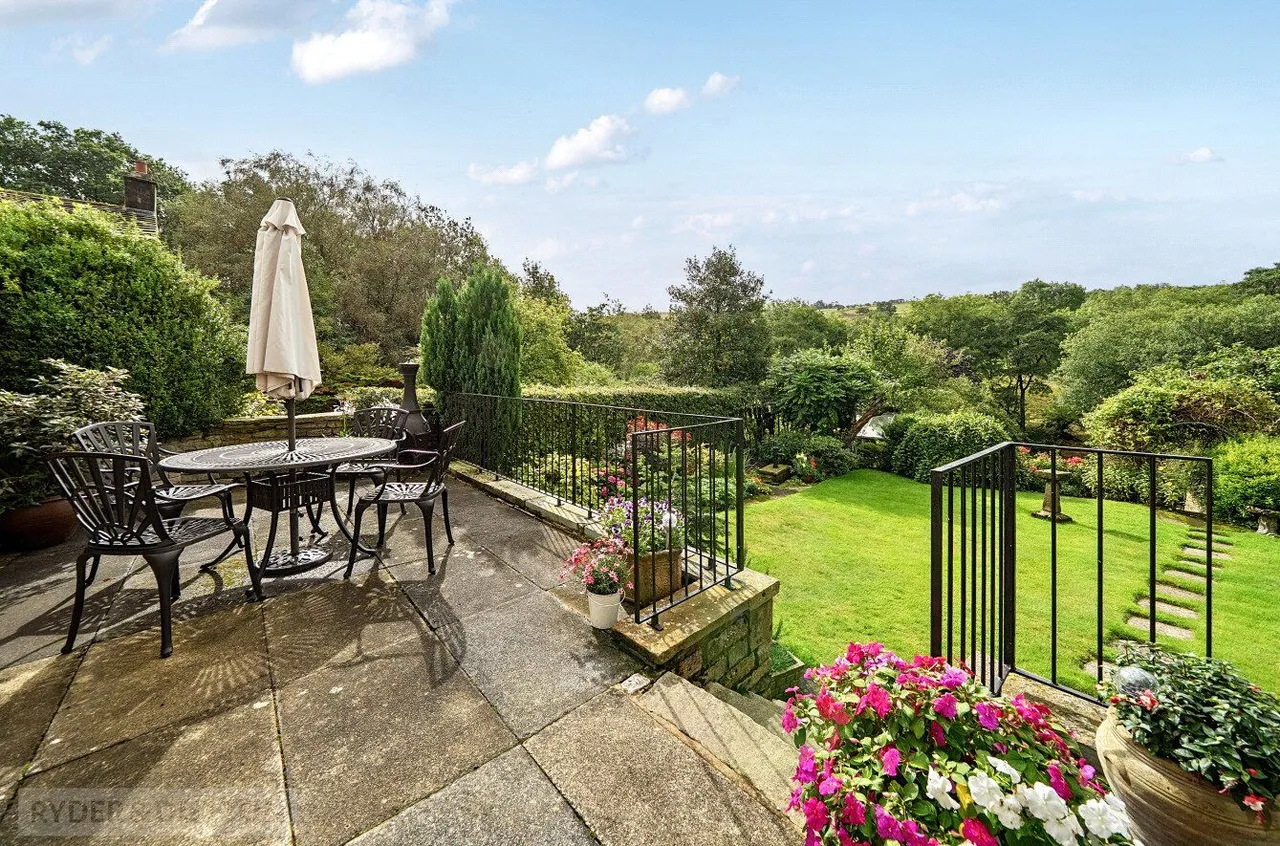 Coombes Lane, Charlesworth, SK13, photo 22