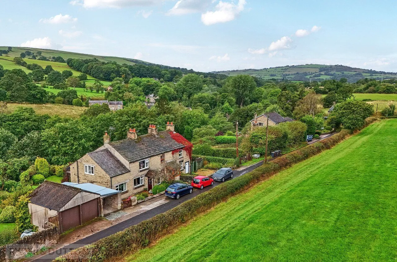 Coombes Lane, Charlesworth, SK13, photo 24