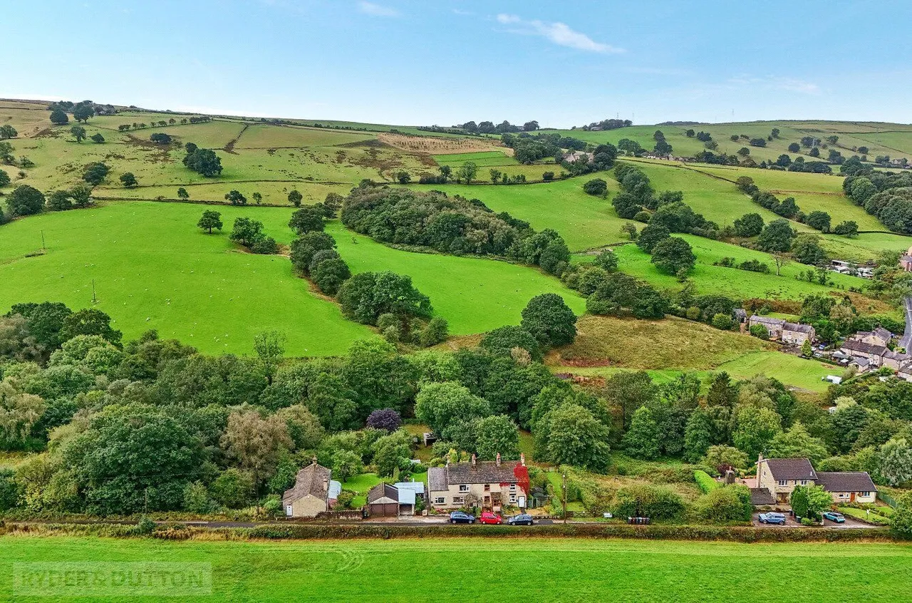 Coombes Lane, Charlesworth, SK13, photo 27