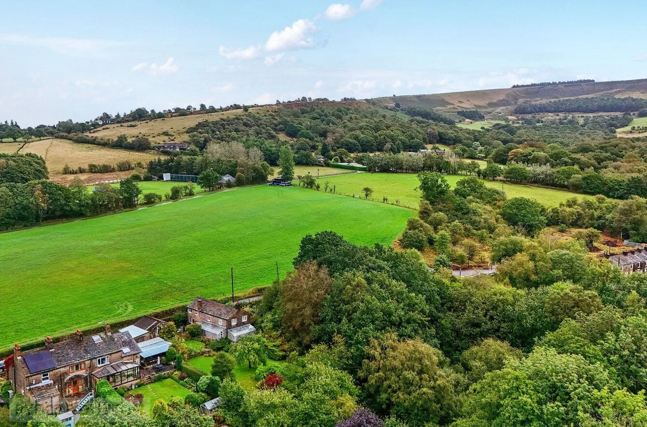 Coombes Lane, Charlesworth, SK13, photo 25