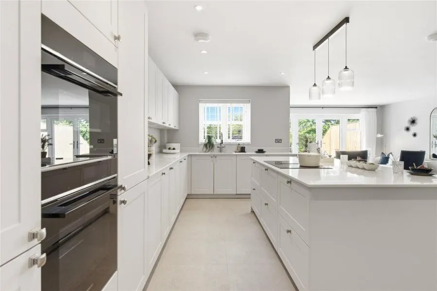 Bakeham Lane, Englefield Green, TW20, photo 4