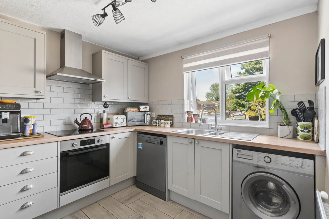 Canterbury Way, Stevenage, SG1 4DJ, photo 2