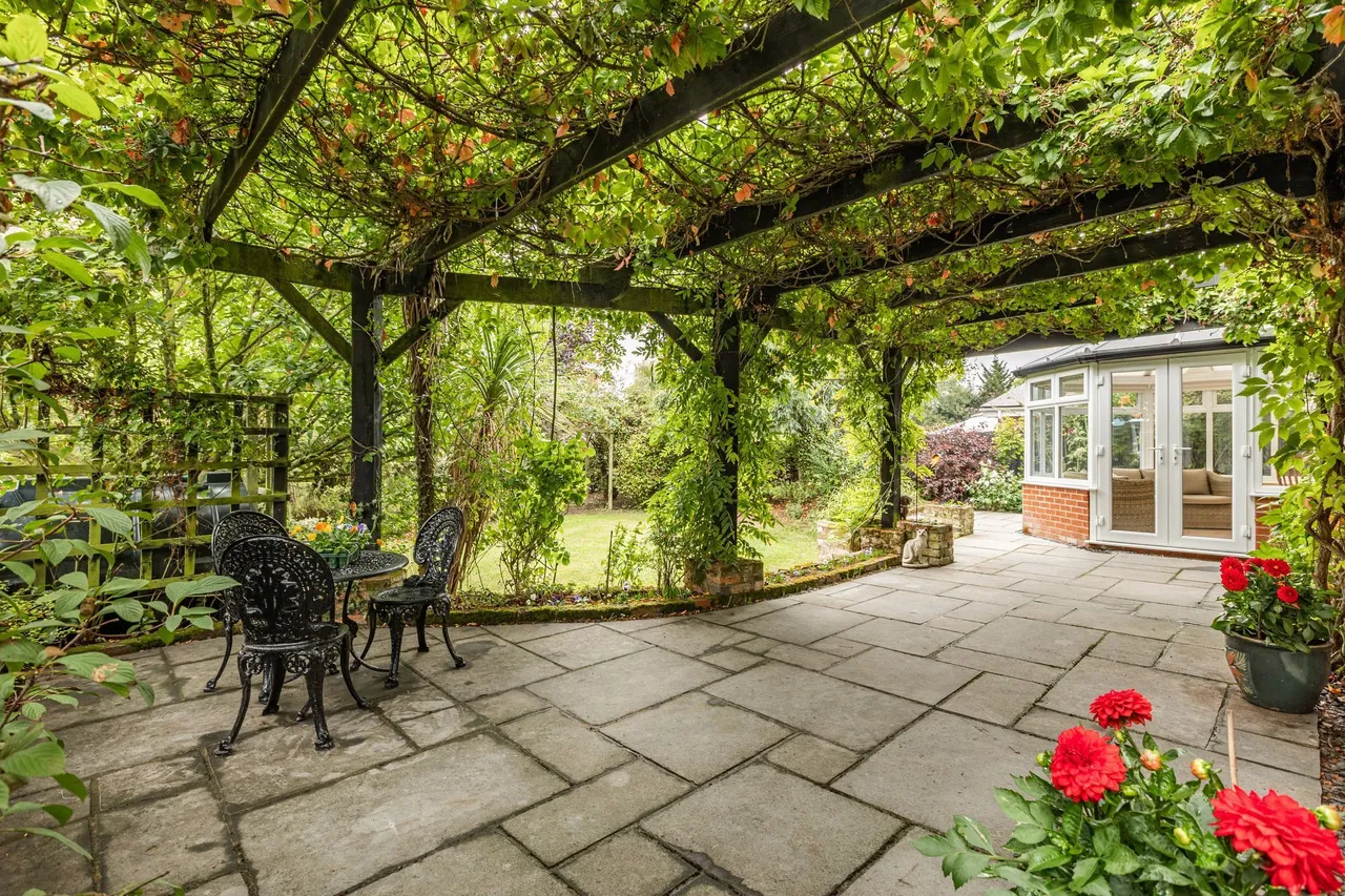 Detached Spacious Home in Walpole St, photo 16