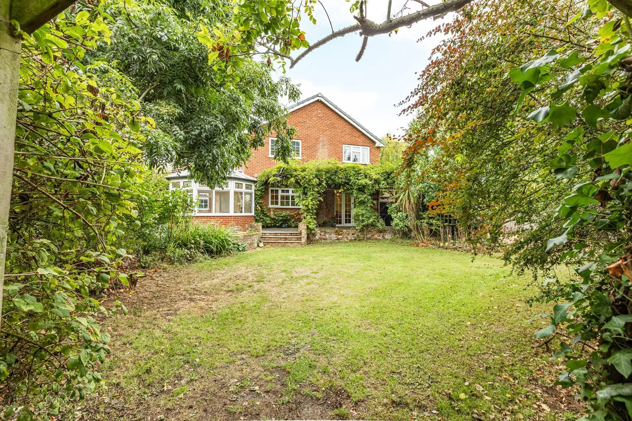 Detached Spacious Home in Walpole St, photo 22