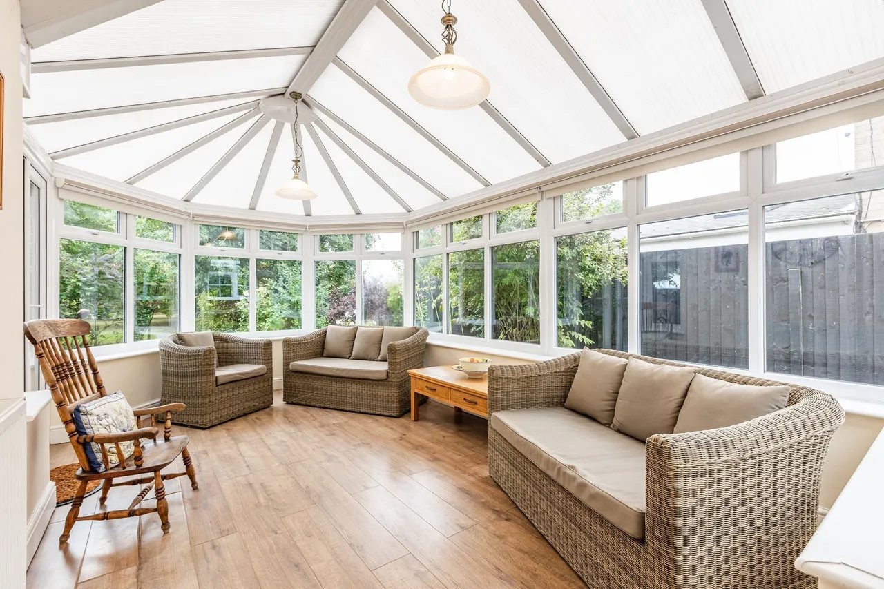 Detached Spacious Home in Walpole St, photo 6