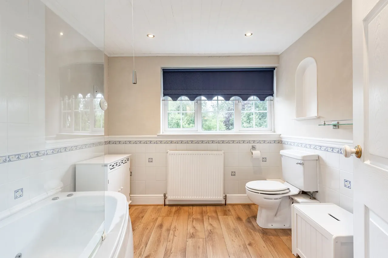 Detached Spacious Home in Walpole St, photo 13