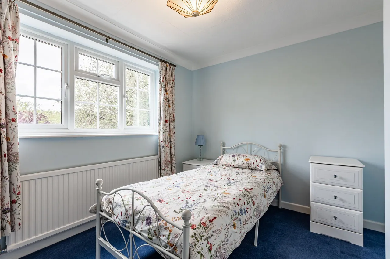 Detached Spacious Home in Walpole St, photo 12