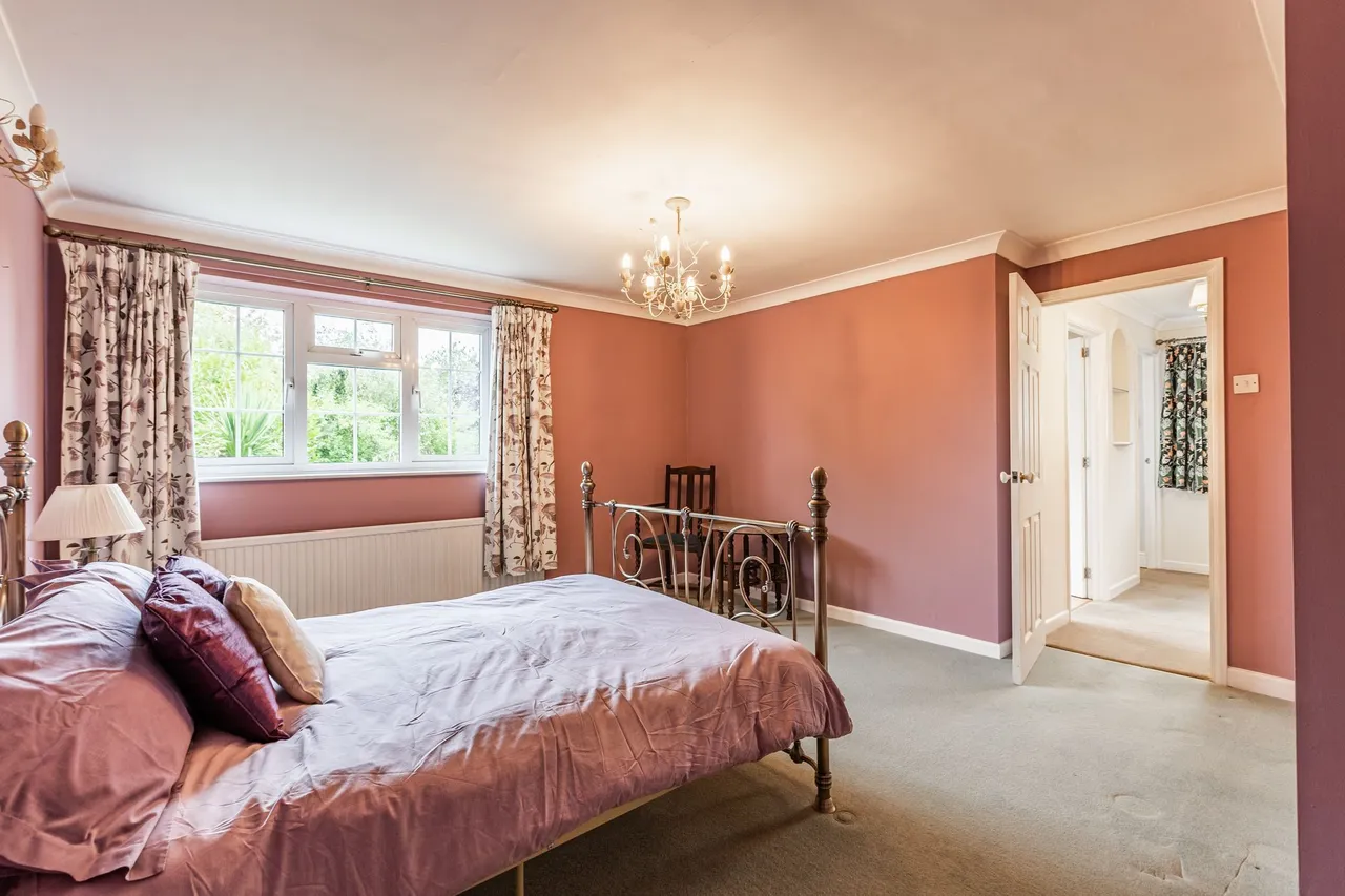 Detached Spacious Home in Walpole St, photo 11