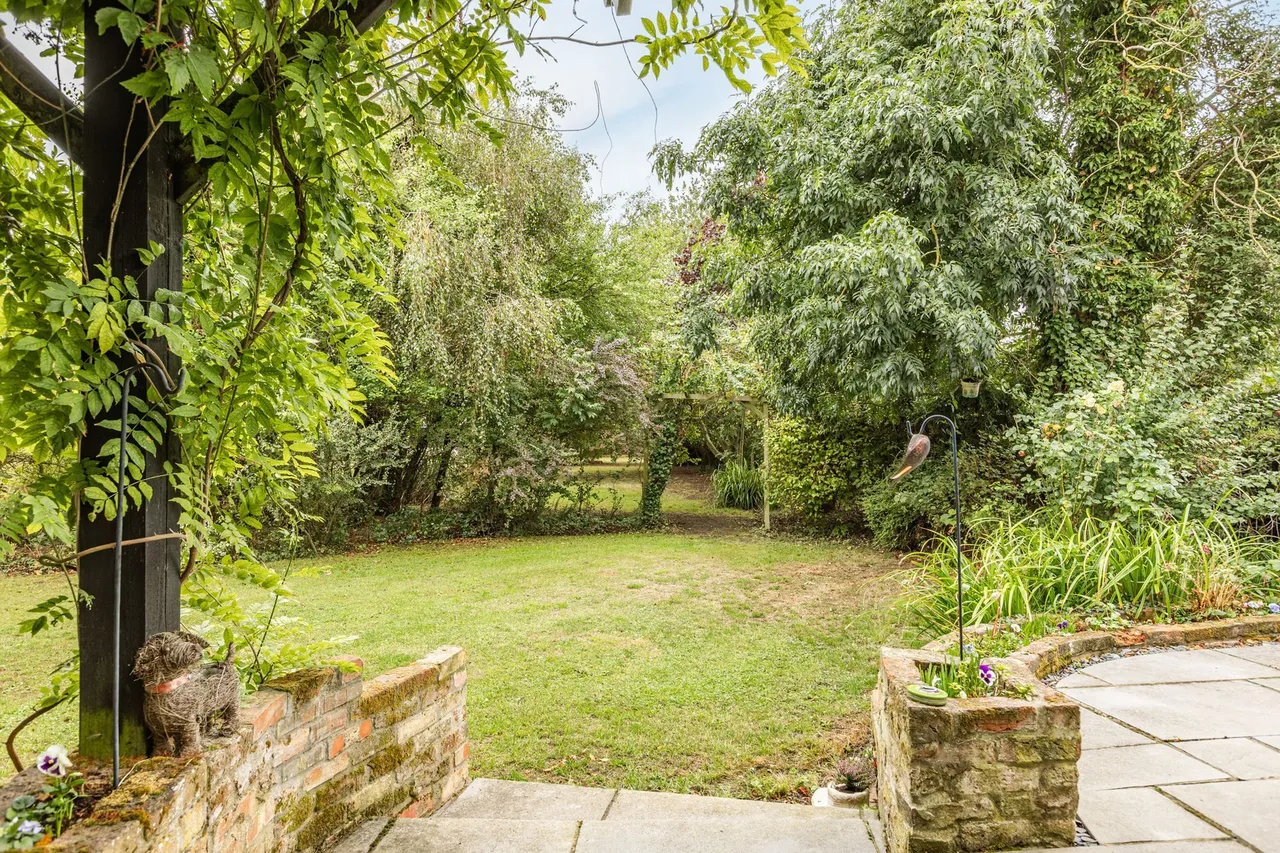 Detached Spacious Home in Walpole St, photo 17