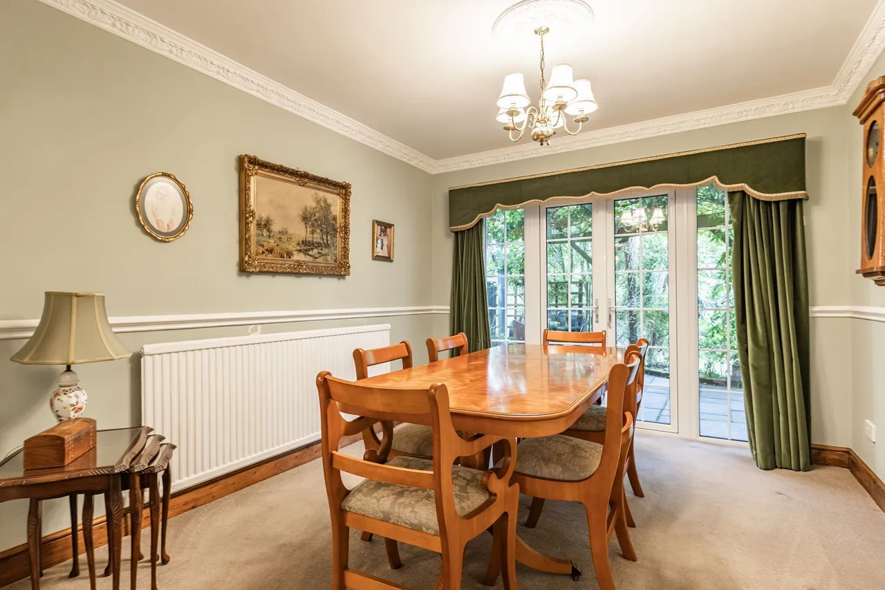 Detached Spacious Home in Walpole St, photo 9