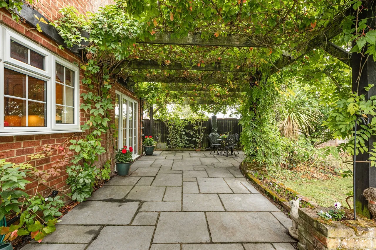 Detached Spacious Home in Walpole St, photo 15