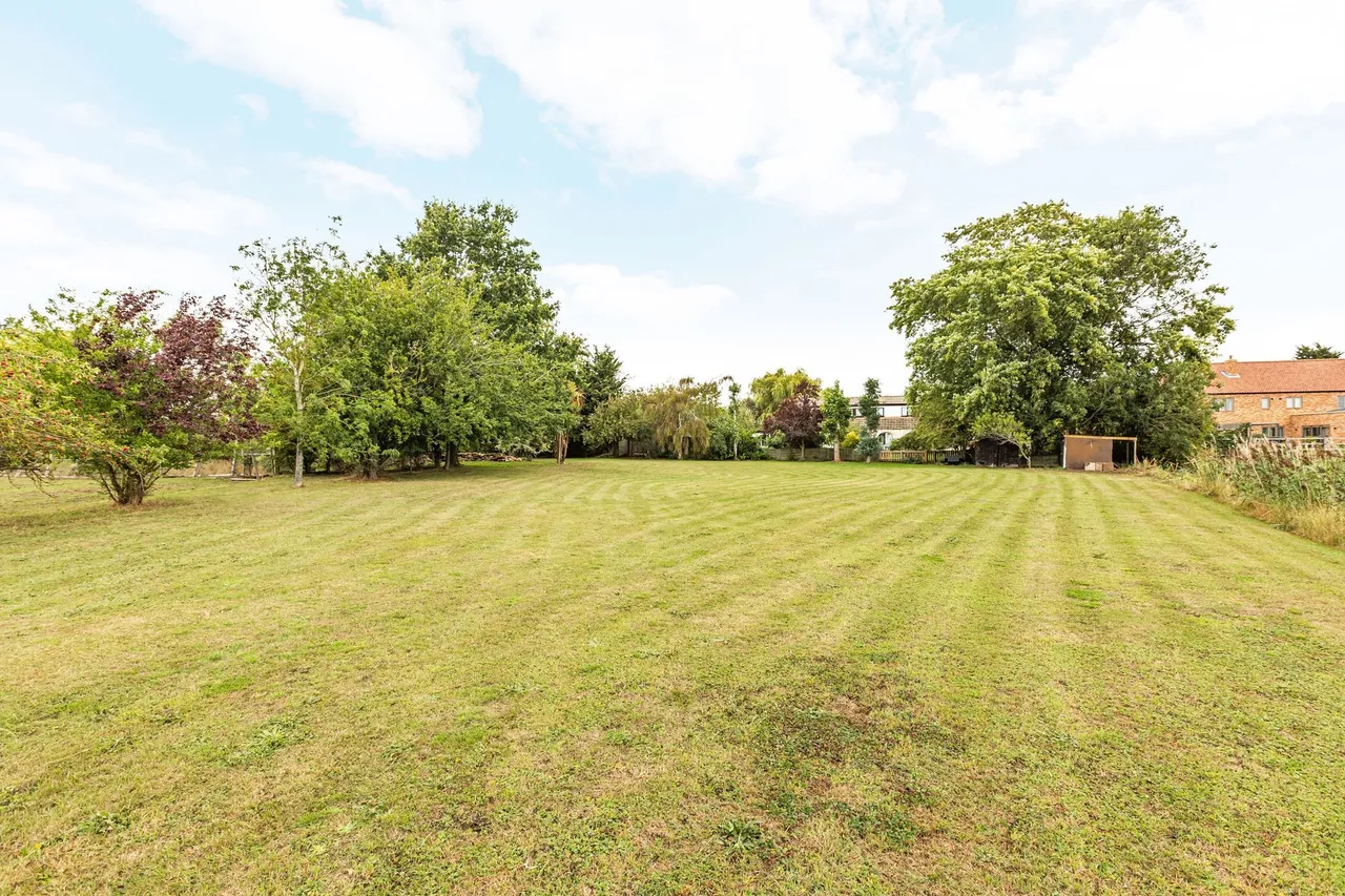 Detached Spacious Home in Walpole St, photo 20